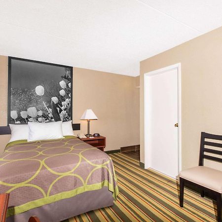 Super 8 By Wyndham Frederick Otel Dış mekan fotoğraf