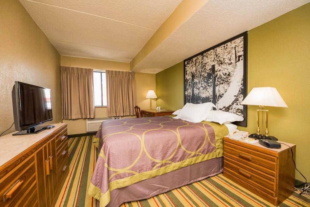 Super 8 By Wyndham Frederick Otel Dış mekan fotoğraf