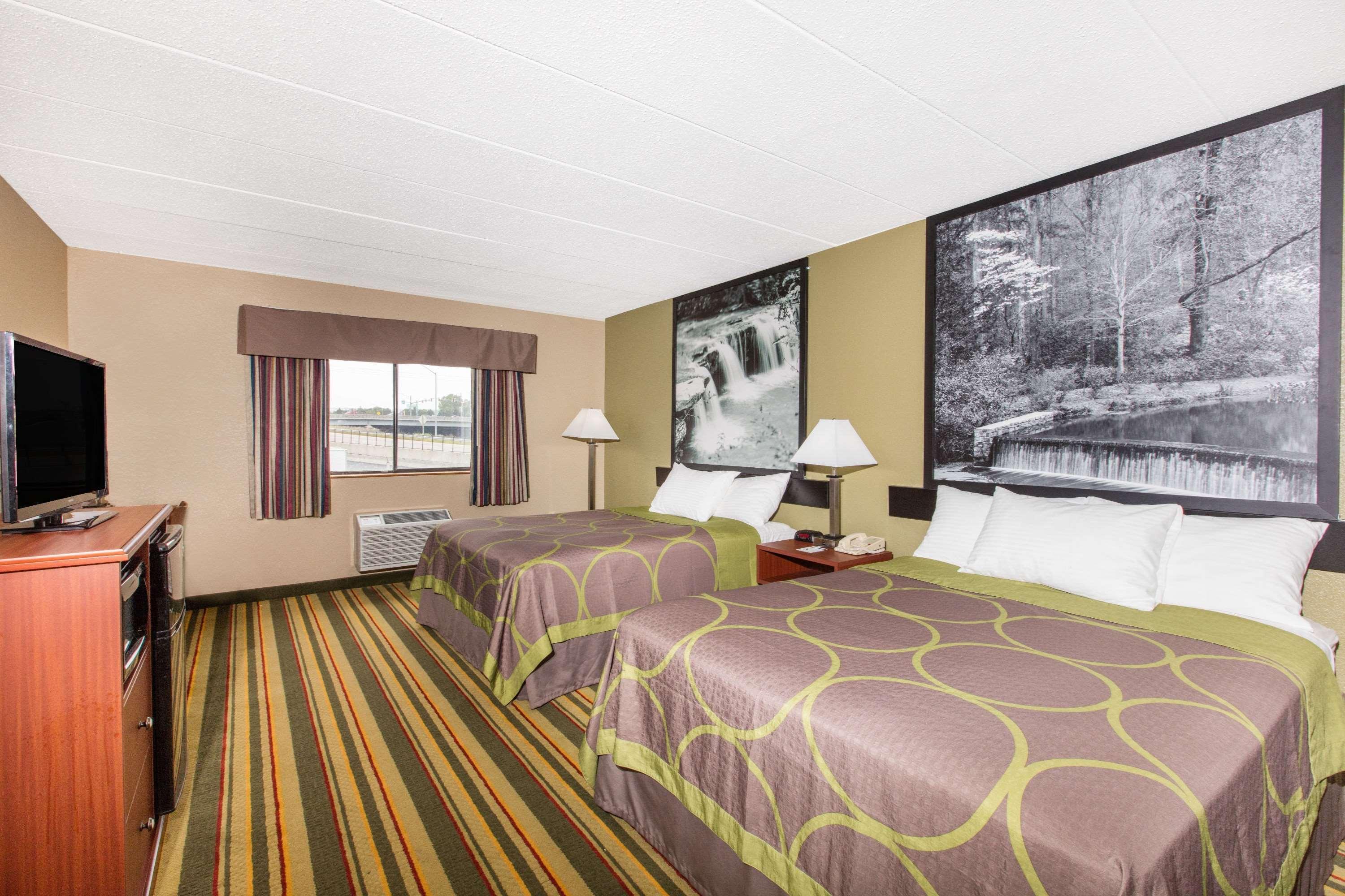 Super 8 By Wyndham Frederick Otel Dış mekan fotoğraf