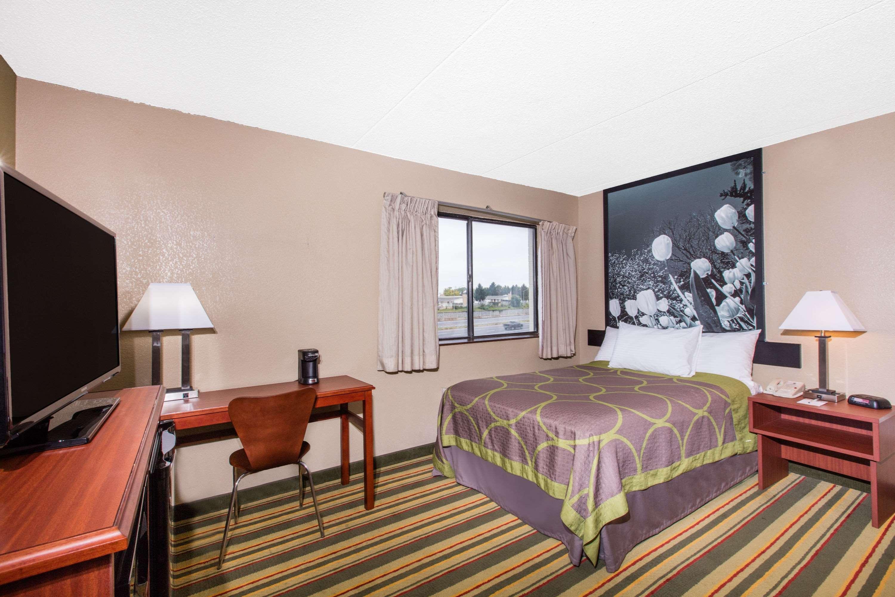 Super 8 By Wyndham Frederick Otel Dış mekan fotoğraf
