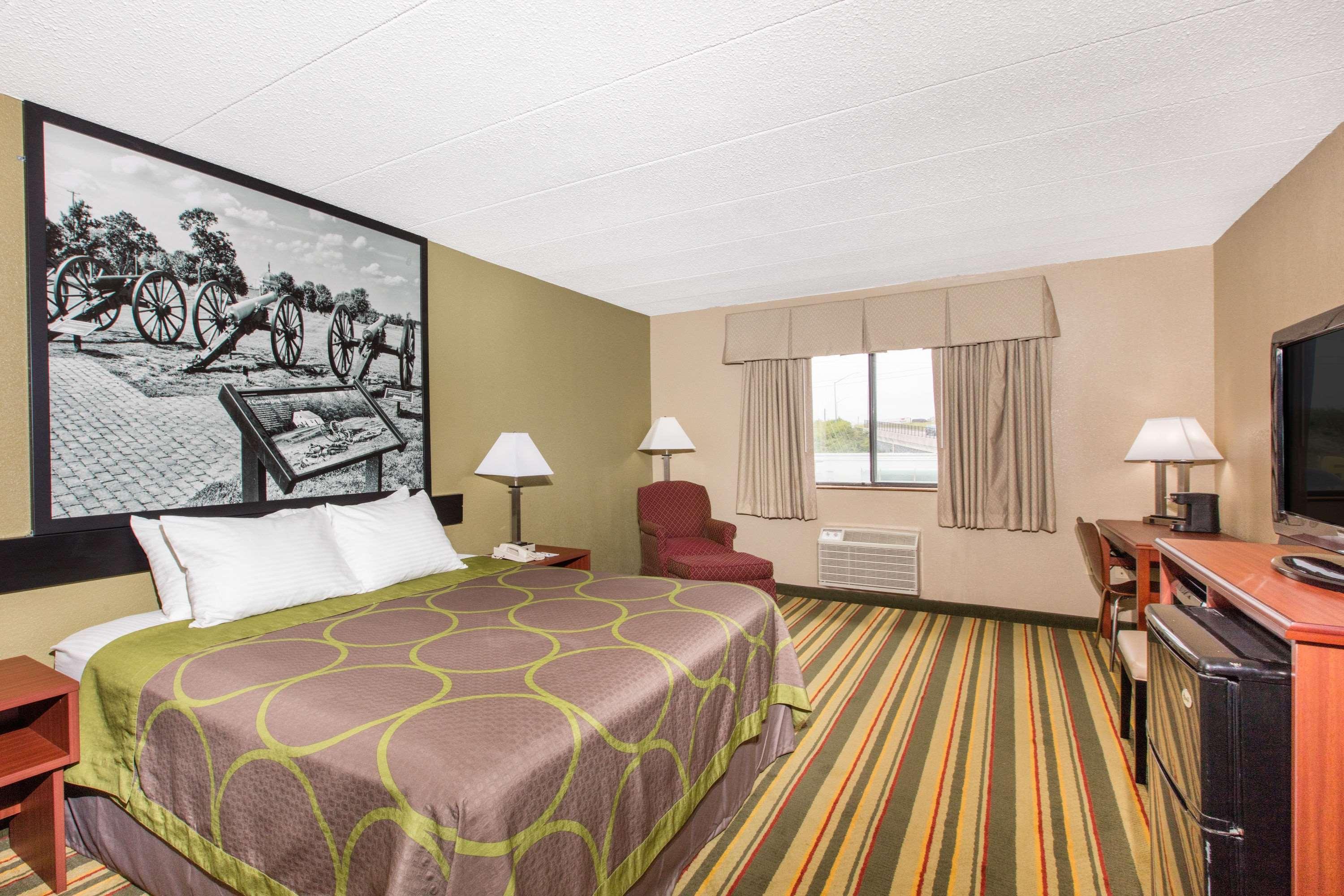 Super 8 By Wyndham Frederick Otel Dış mekan fotoğraf