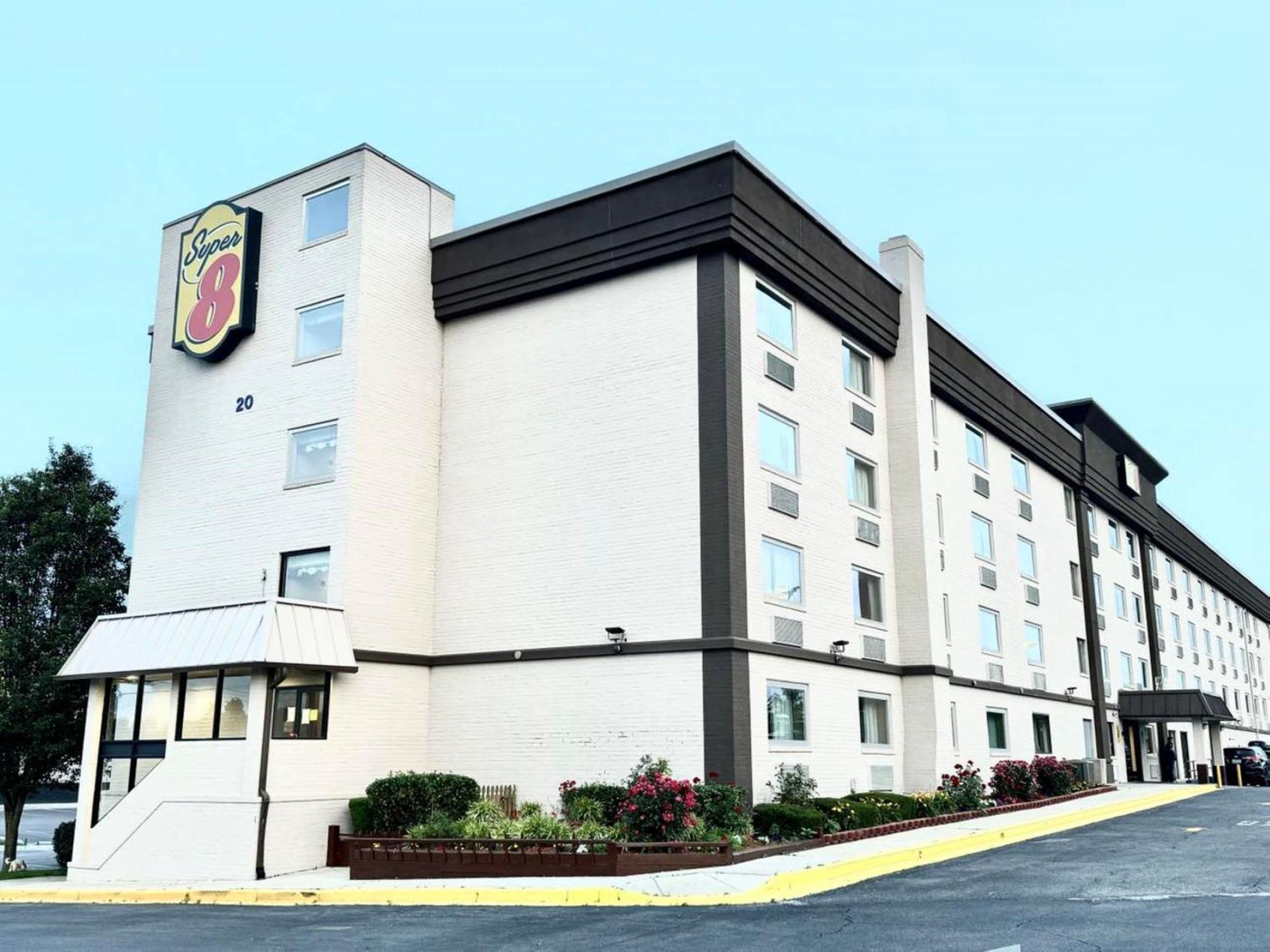 Super 8 By Wyndham Frederick Otel Dış mekan fotoğraf