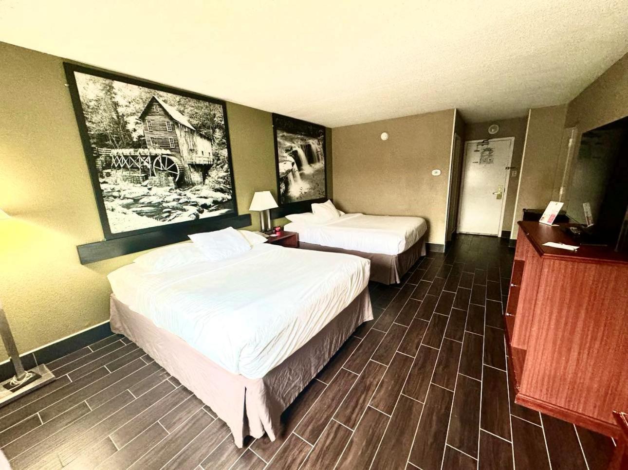 Super 8 By Wyndham Frederick Otel Dış mekan fotoğraf
