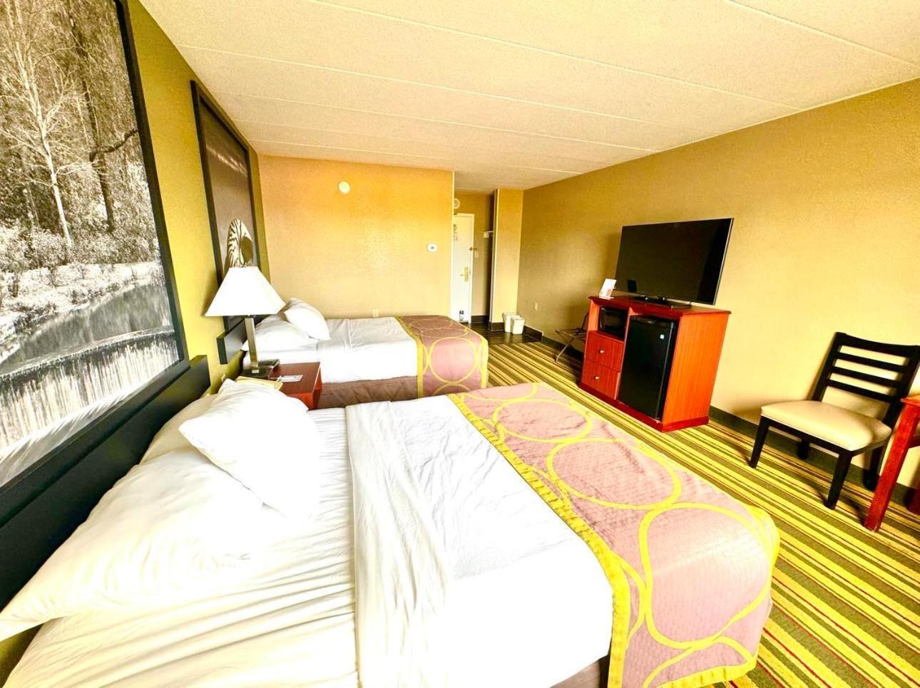Super 8 By Wyndham Frederick Otel Dış mekan fotoğraf