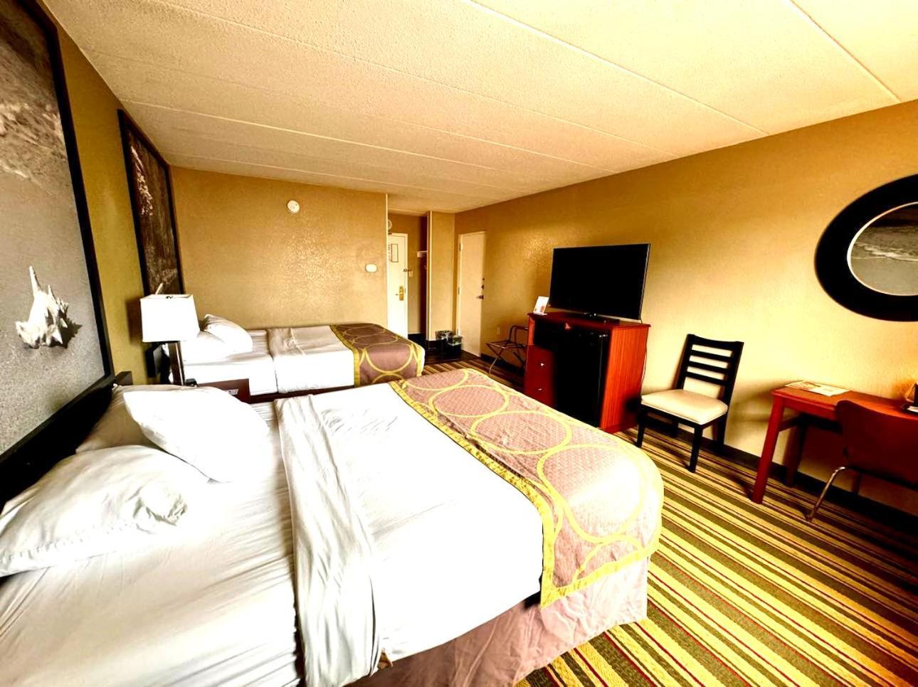 Super 8 By Wyndham Frederick Otel Dış mekan fotoğraf
