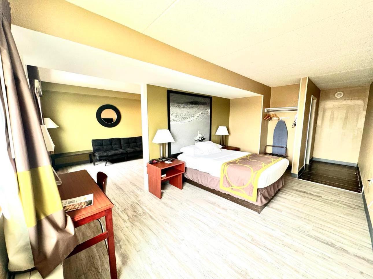 Super 8 By Wyndham Frederick Otel Dış mekan fotoğraf