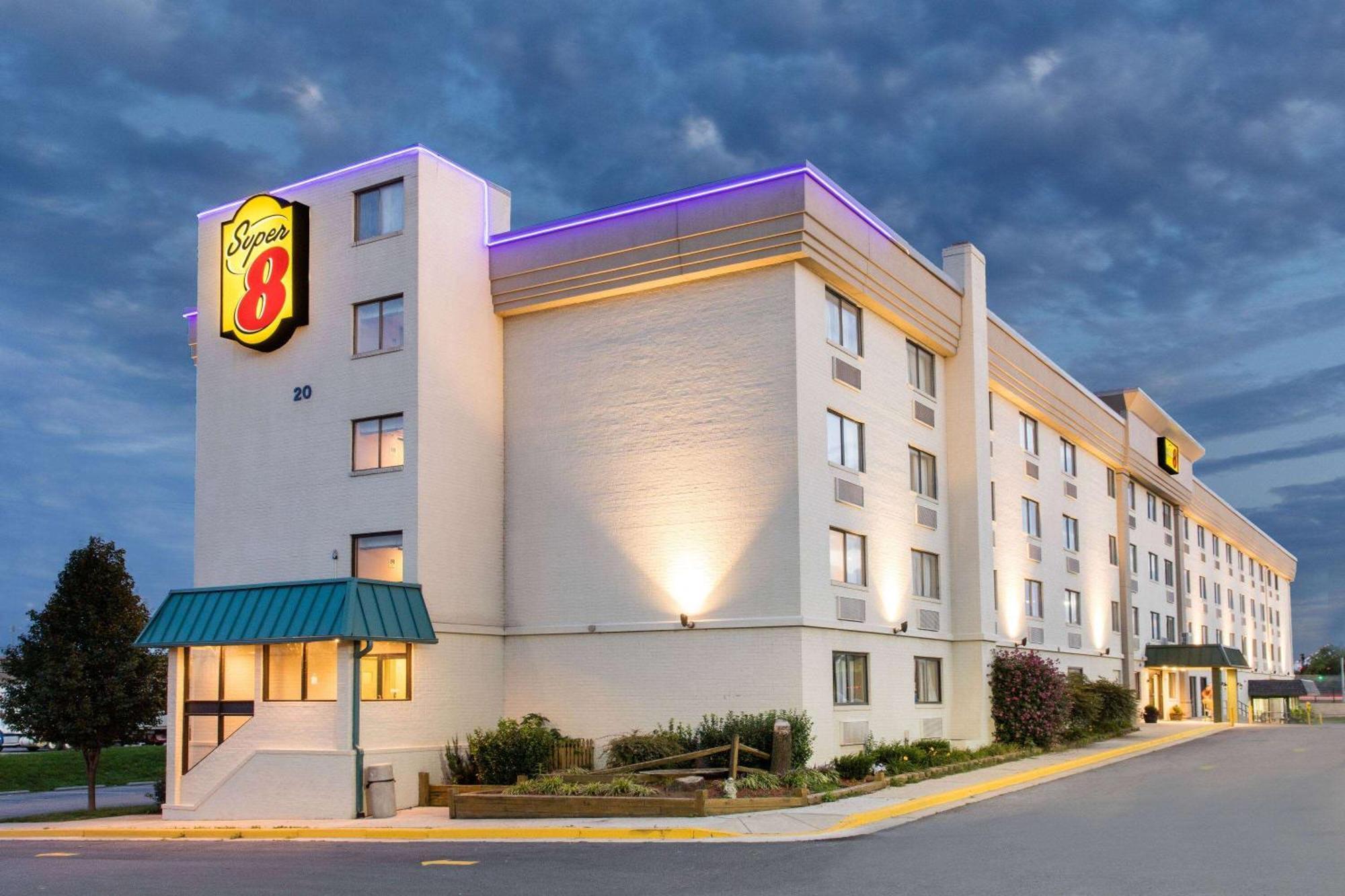 Super 8 By Wyndham Frederick Otel Dış mekan fotoğraf