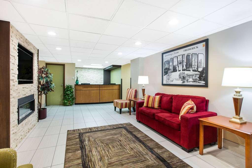 Super 8 By Wyndham Frederick Otel İç mekan fotoğraf