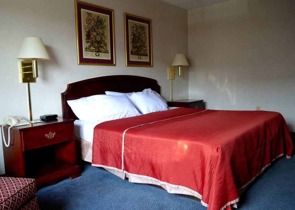 Super 8 By Wyndham Frederick Otel Dış mekan fotoğraf