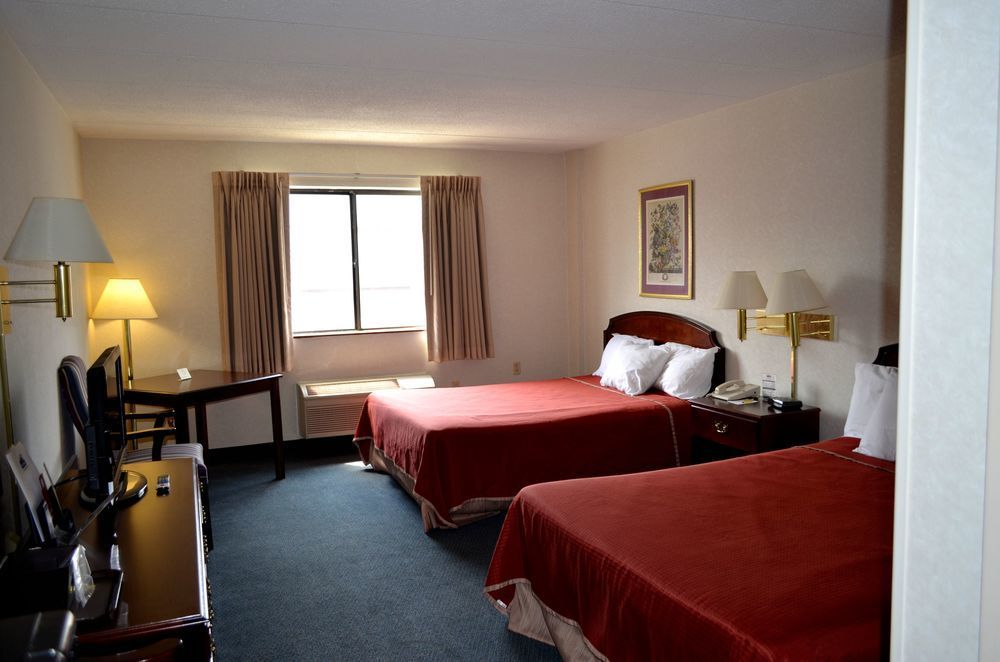 Super 8 By Wyndham Frederick Otel Dış mekan fotoğraf