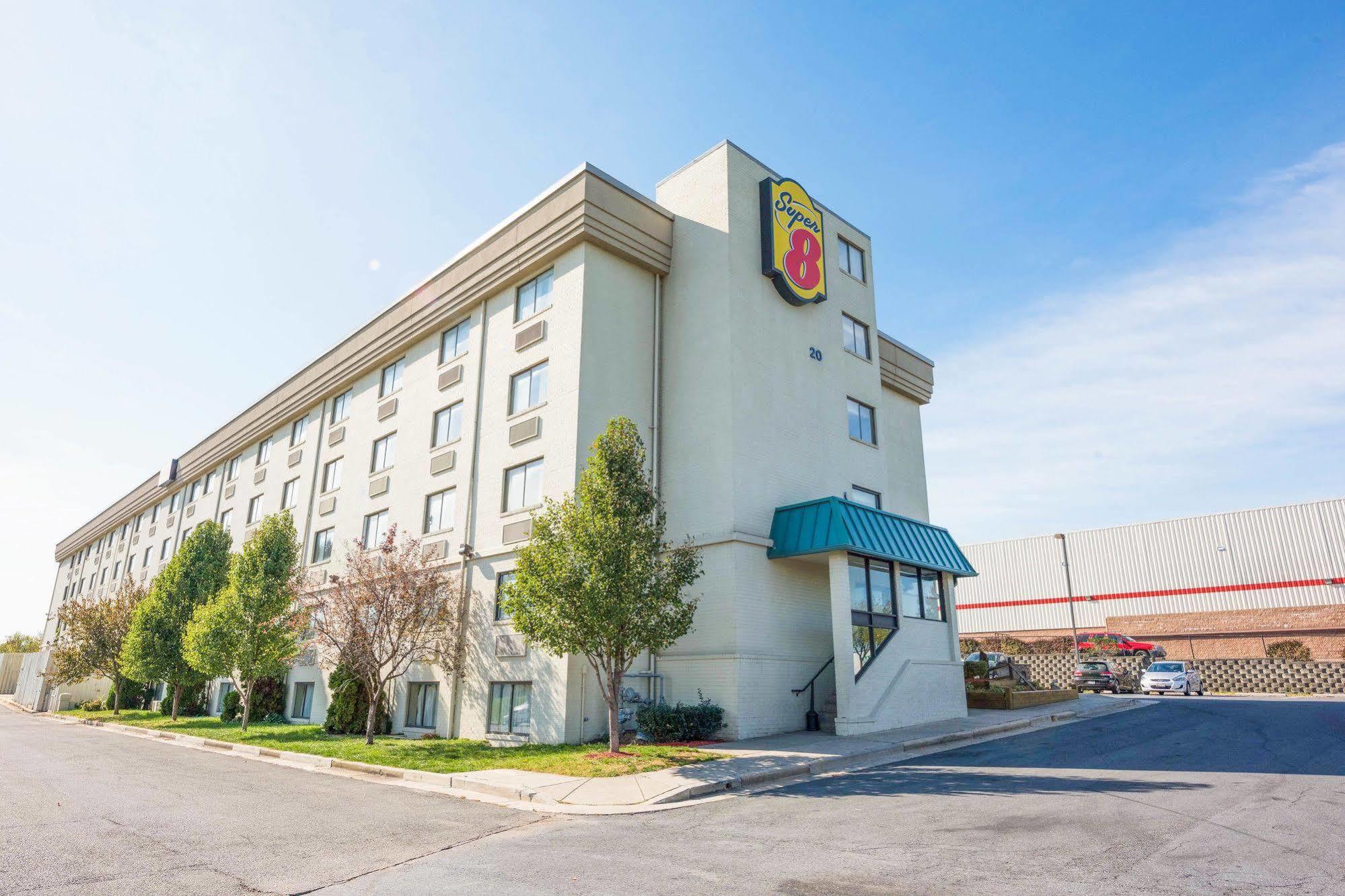 Super 8 By Wyndham Frederick Otel Dış mekan fotoğraf