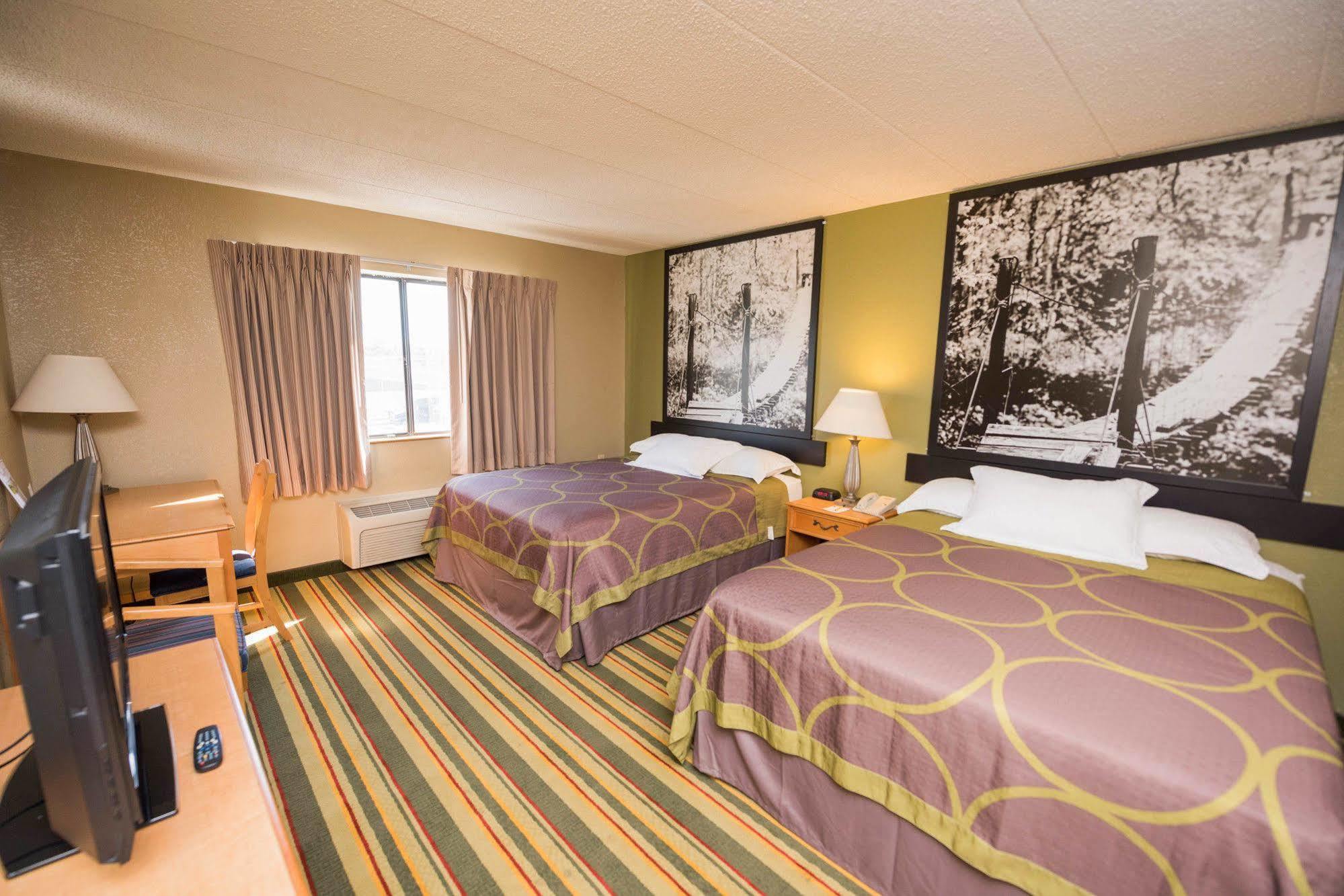 Super 8 By Wyndham Frederick Otel Dış mekan fotoğraf