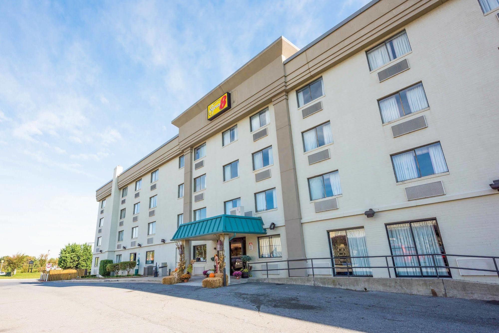 Super 8 By Wyndham Frederick Otel Dış mekan fotoğraf