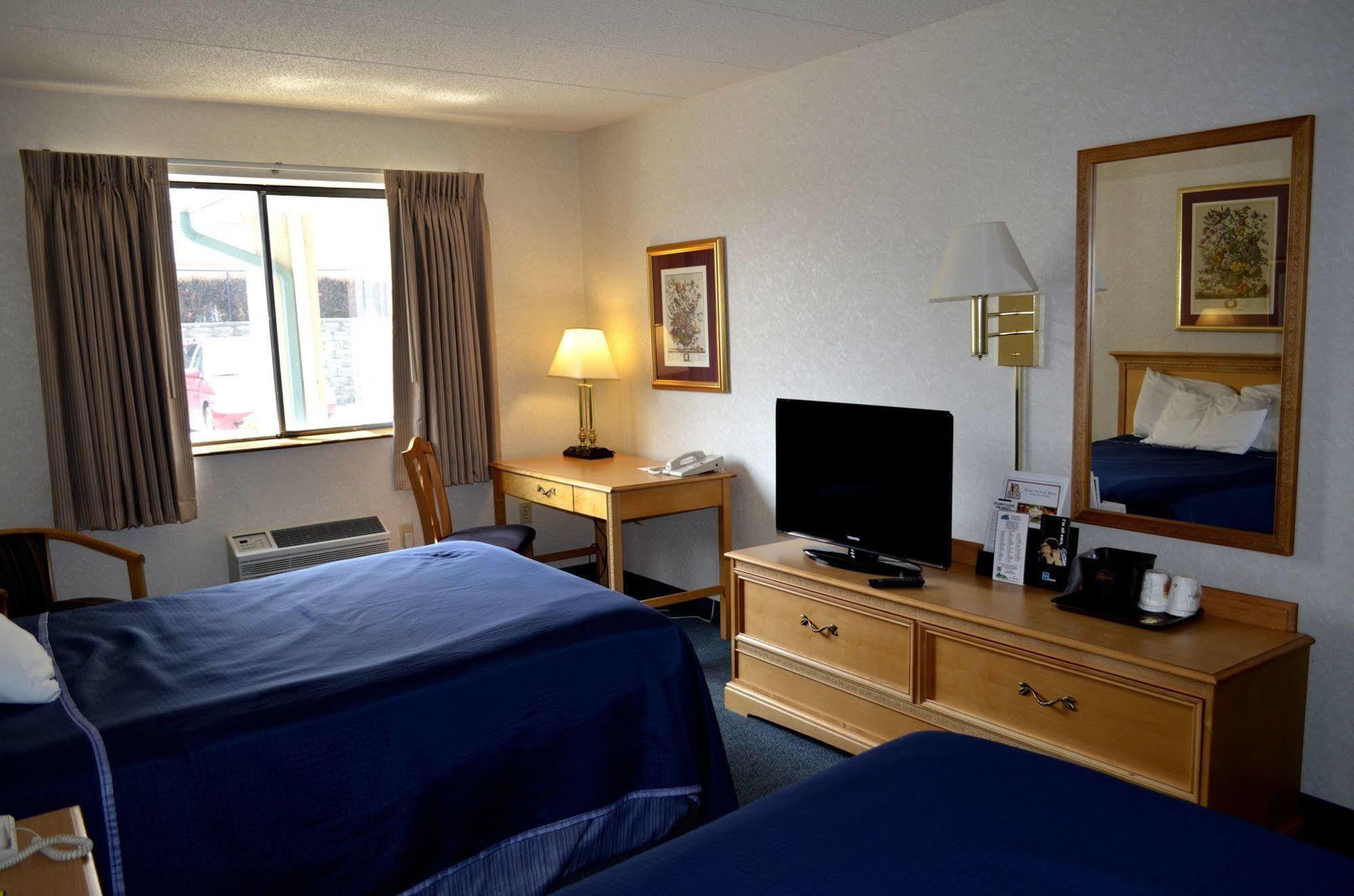 Super 8 By Wyndham Frederick Otel Dış mekan fotoğraf