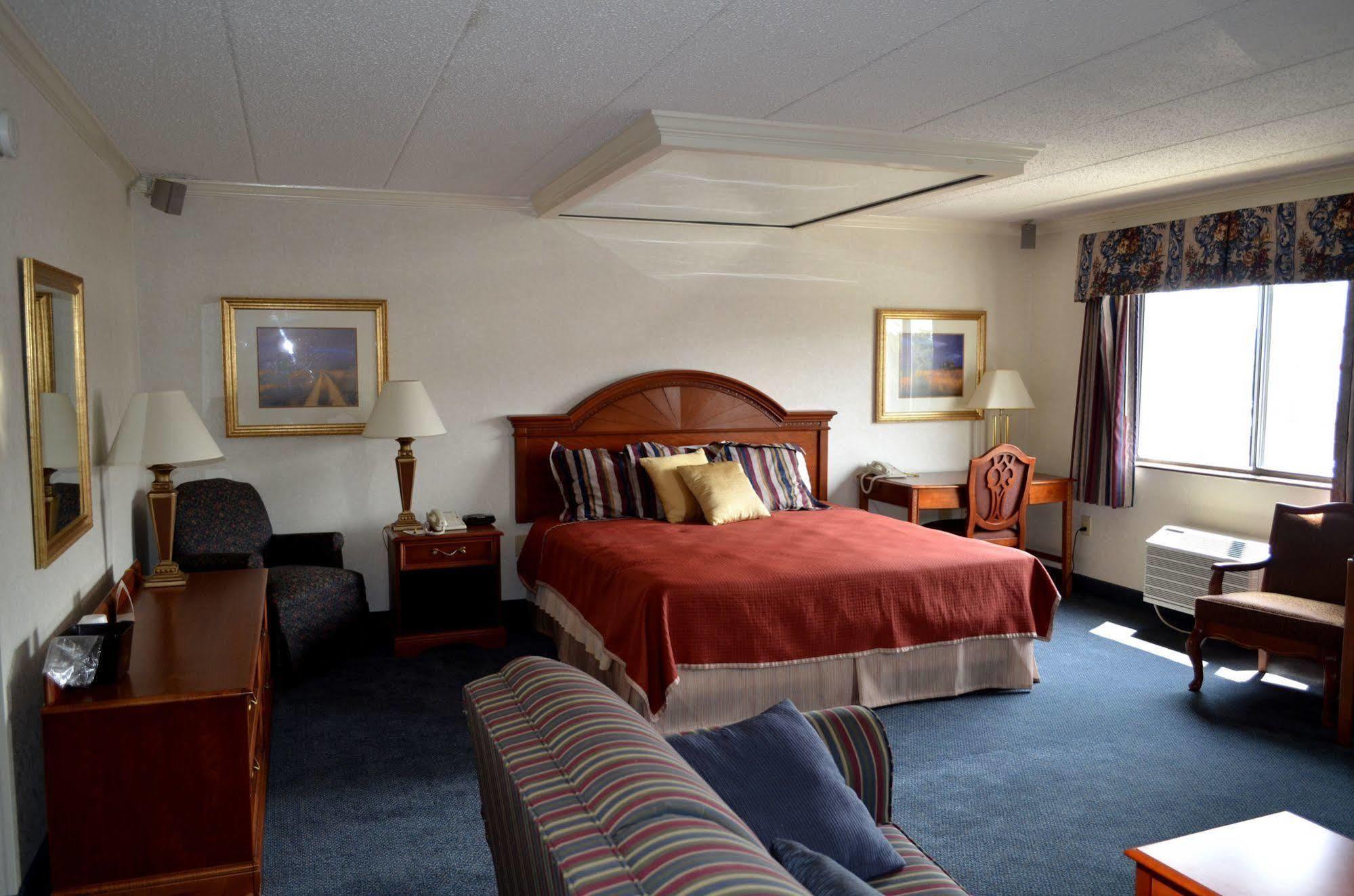 Super 8 By Wyndham Frederick Otel Dış mekan fotoğraf
